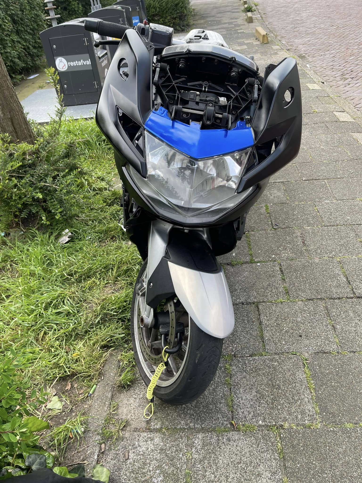 De voorkant tijdens de ombouw